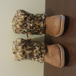 Girls Maualuga boots, size 3, and brown